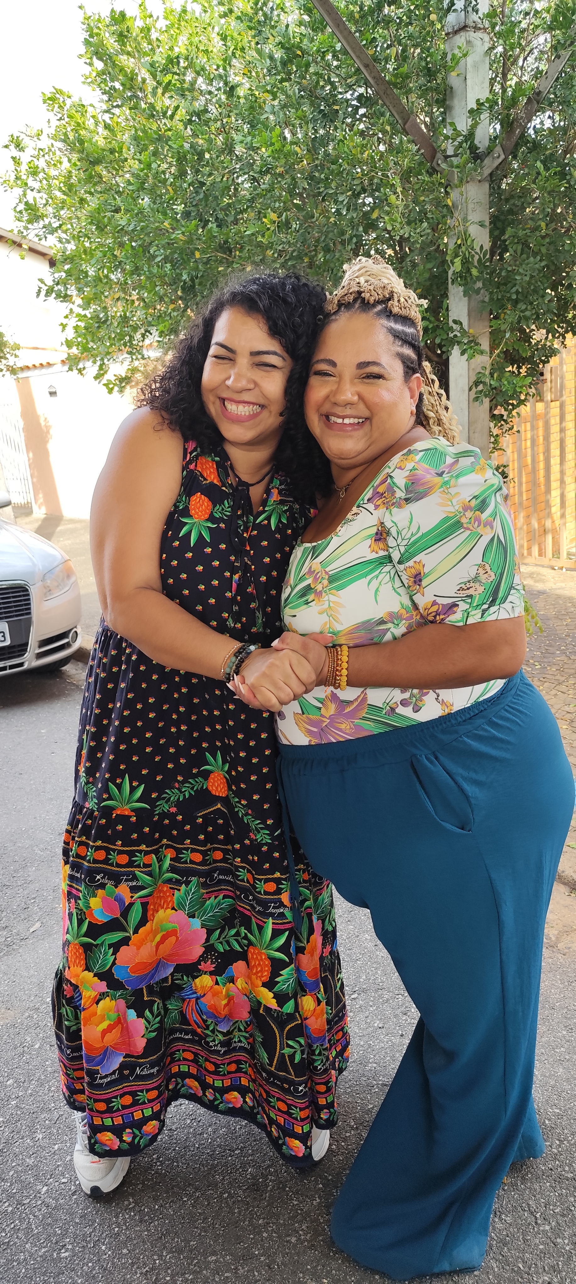 Amigas celebrando o evento