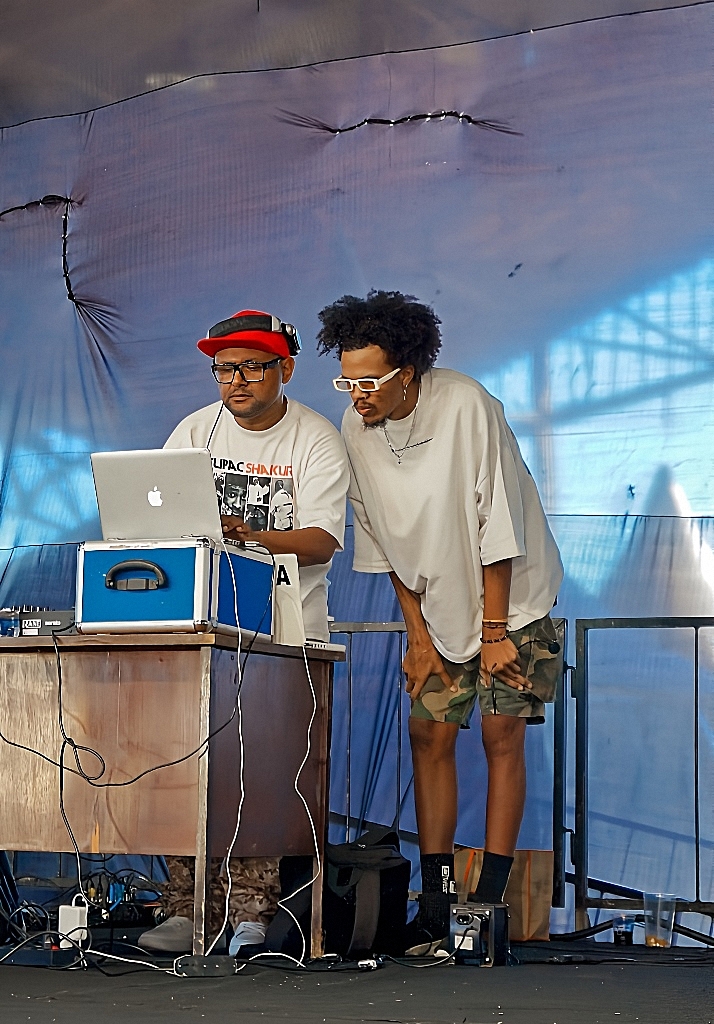 DJs no palco