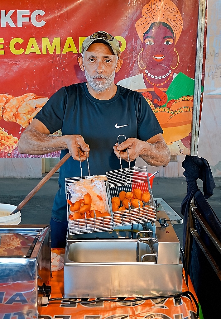 Fritando acaraje