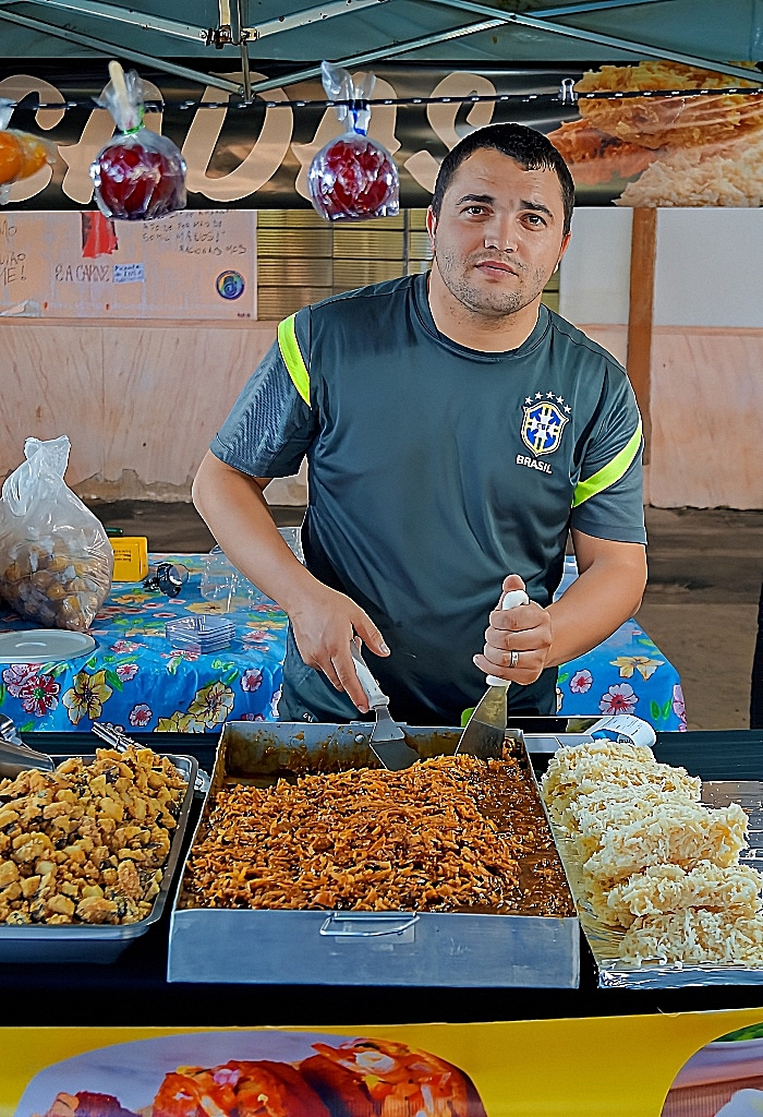 Vendedor de cuscuz e comidas tipicas