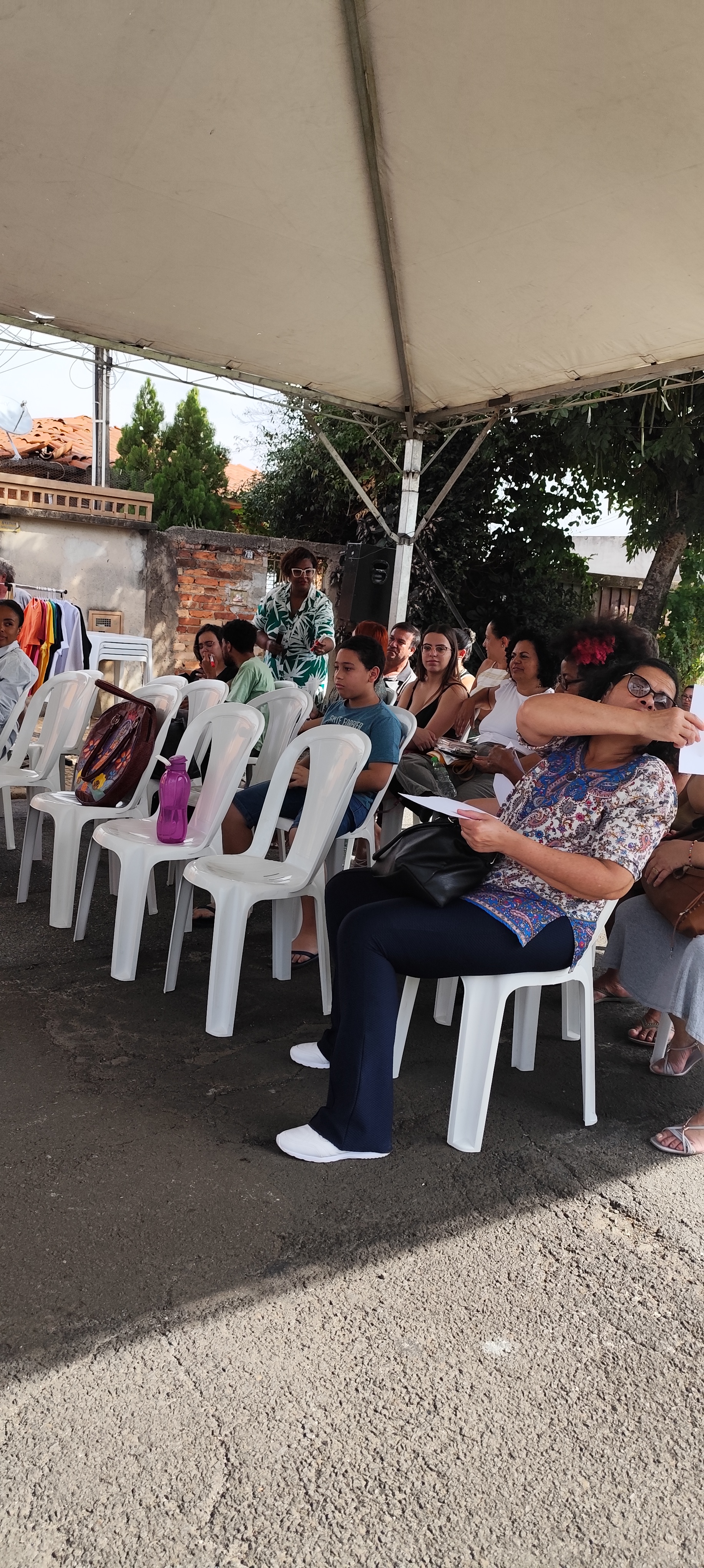 Público presente assistindo aos painéis
